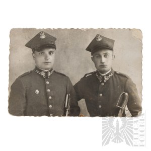 II RP Studio Photography of Soldiers of the Polish Army Sabres wz.21 Artillery