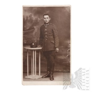 II RP Photograph 6th Infantry Regiment (?) Polish Army Uniform and Rogatywka wz.19 Spurs