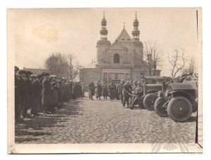II RP Photograph of Polish Army Cars Before the Collegiate Church in Lowicz