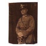II RP Studio Photograph of Captain of the 15th Regiment of Poznań Lancers - Greater Poland Eagle.