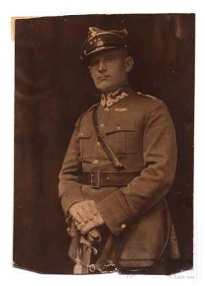 II RP Studio Photograph of Captain of the 15th Regiment of Poznań Lancers - Greater Poland Eagle.