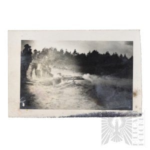 II RP Photograph of Armored Troops Soldiers During Shooting Exercises 37mm cannon wz. 18 (SA 18) wz. SA Puteaux
