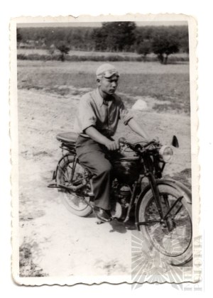 II RP Photography of a Man on a Motorcycle - Alexander Lesnevich