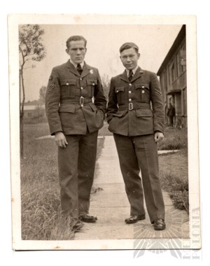 PSZnZ Photograph of Airmen of 303 Squadron 303 Squadron Badge - Alexander Lesnevich