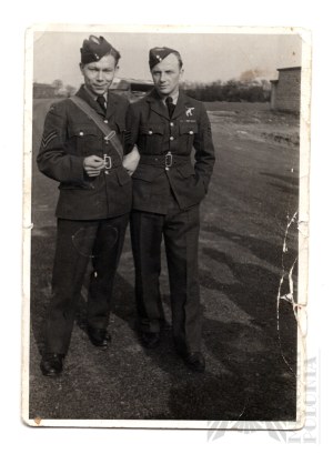 PSZnZ Photo of Two Aviators Pilot Signs - Alexander Lesnevich