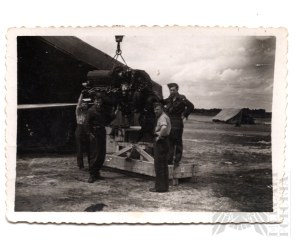 PSZnZ Photography of Aircraft Mechanics Engine Germany - Alexander Lesnevich