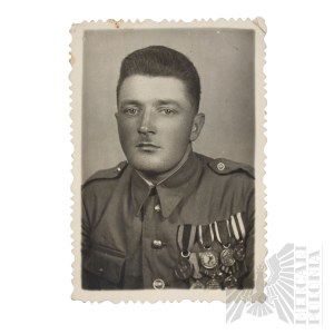 LWP/PRL Portrait Photograph of an LWP Soldier Awarded the Medal of Merit in the Field of Glory.