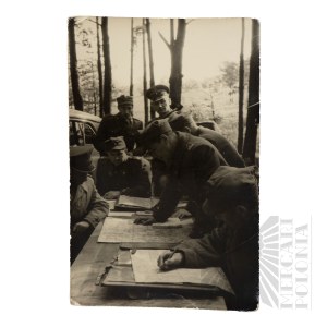 PRL Photography of Soldiers at the Maps