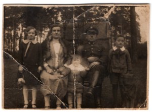 II RP Family Photo - Border Guard 1928-1933 Officer.