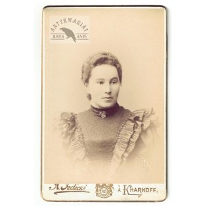 Kharkiv, A. Fedecki - a woman in a portrait photograph from 1898.