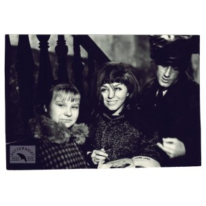 [JÊDRUSIK Kalina - při rozdávání autogramů na place filmu Jowita J. Morgenestern - situační fotografie]....