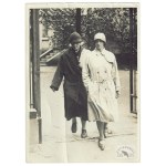 Maria Skłodowska-Curie with her daughter Irena in a press photograph from the 1920s.