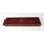 [MAJEWSKI Stanisław, Aktiengesellschaft für Bleistiftfabriken, Pruszków]. Kartonverpackung für „Demon“-Bleistifte, in der noch ein Bleistift erhalten ist...