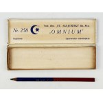 [MAJEWSKI Stanisław, Pencil Factory Joint-Stock Company, Pruszków]. A box for red-and-blue Omnium carbon pencils with a...
