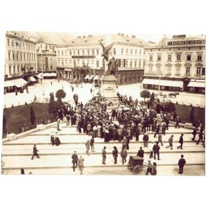 Lviv, M. Münz – a view of St. Mary's Square in Lviv in a photograph from 1916 – in a reprint from the second half of...