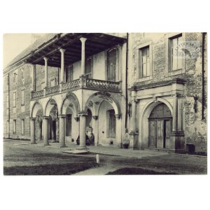 Ołyka, H. Poddębski – a view of the courtyard of the Radziwiłł Palace in a photograph from the 1930s....