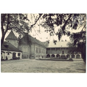Pomorzany, H. Poddębski – the Potocki Castle in a photograph from the 1930s.