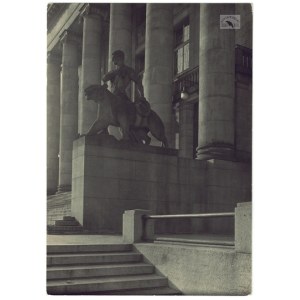 Poznań, J. Bułhak – a statue in front of the entrance to the Grand Theater, as seen in a photograph from 1925.