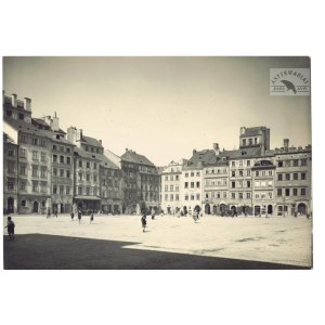 Warsaw, H. Poddębski – the Old Town Square in a photograph from the 1930s.