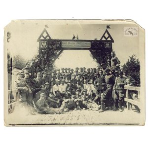 A group photo from the 1930s showing the Rifle Association camp in Zakrzów near Wadowice....