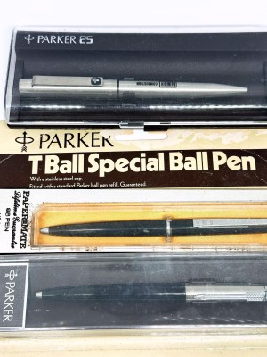 Set of 3 Parker pens in boxes