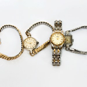 Set of 4 women's watches
