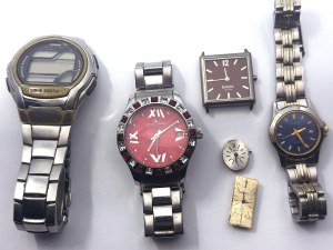 Set of 4 watches and 2 mechanisms