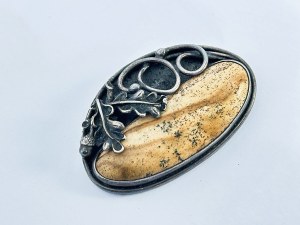 Silver Hunting Brooch with Jasper