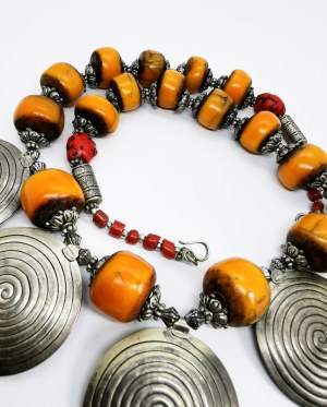 Ethno jasper and howlite necklace