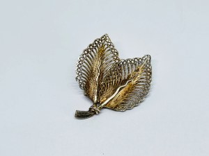 Silver openwork filigree leaf brooch