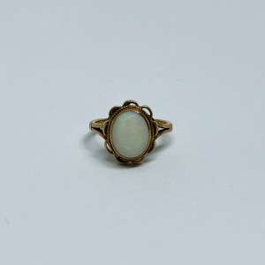 375/9K Gold Ring with Natural Opal