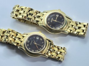 Two women's Gucci 5400L 27 mm watches