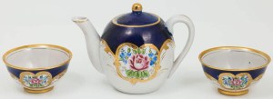 A TEA POT AND TWO TEAPOTS