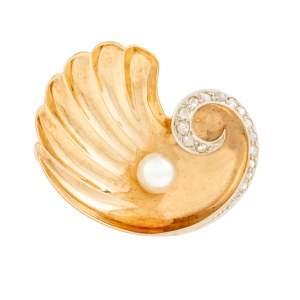 Brooch in the form of a shell, 1st half of the 20th century.