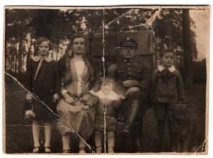 II RP Family Photo - Border Guard 1928-1933 Officer.