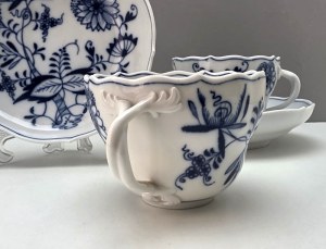 Meissen set of tete-a-tete cups - onion pattern - early 20th century.