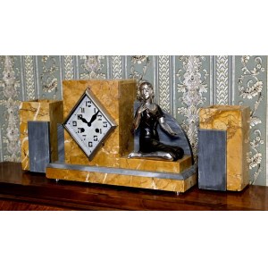 Zegar kominkowy Art Deco z figurą kobiety z różą - Francja I poł.XX wieku