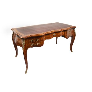 Carver of 18th century, Table bureau