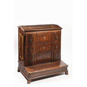 Baroque chest of drawers