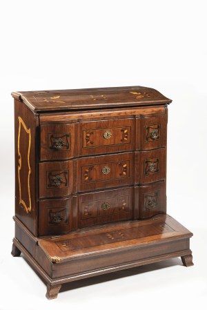 Baroque chest of drawers