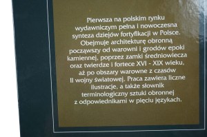 BOGDANOWSKI Janusz - Architektura obronna w krajobrazie Polski. From Biskupin to Westerplatte , PWN Warsaw-Krakow 1996
