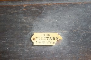 Device for pressing military pants ''on the edge''