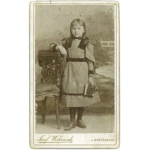 BRZEŻANY (Tarnopol) - fot. Józef Weihrauch; portret dziewczynki; lata 60. XIX w.