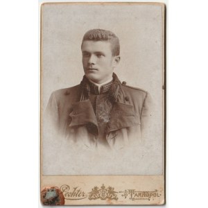 TARNOPOL - fot. P. Pechter. Portret młodego mężczyzny w mundurze gimnazjalisty