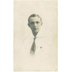 KRZEMIENIEC (Wołyń). Portret młodego mężczyzny