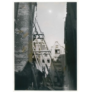 GDAŃSK. Rusztowania przy odbudowie kamienic po 1945 r.