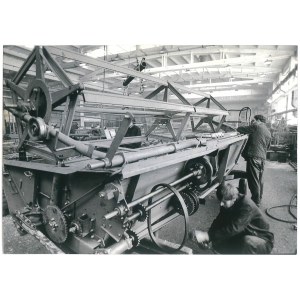 LUBLIN. Fabryka Maszyn Rolniczych, kombajn Bizon, 1975 r.