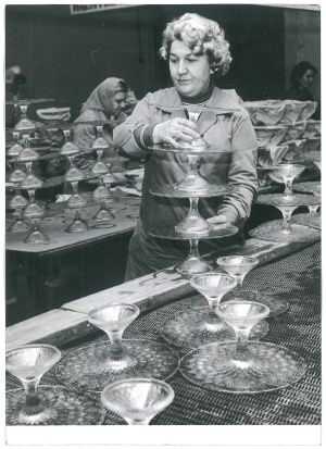ZĄBKOWICE. Commercial glassworks, 1976.