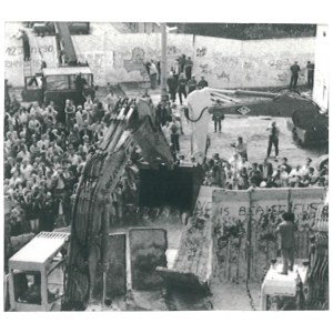BERLIN. Rozbiórka muru berlińskiego, 1990 r.