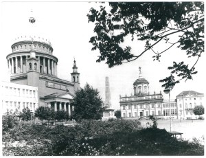 POCZDAM. St. Nicholas Church and the old city hall, 1993.